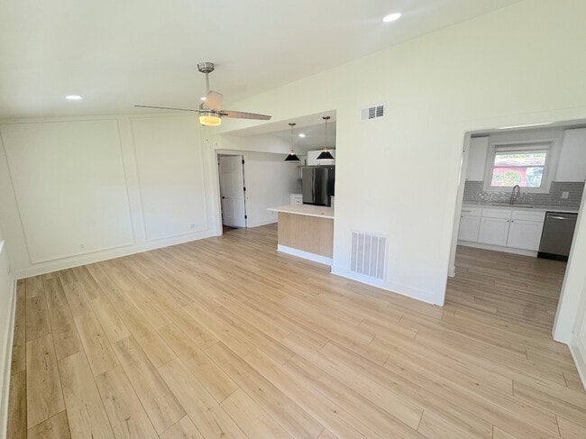 Building Photo - 322 Tanglewood Rd