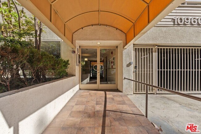 Building Photo - 10960 Ashton Ave
