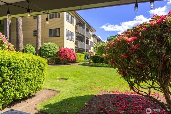 Building Photo - 2Bd/1.75Ba Kirkland Condo