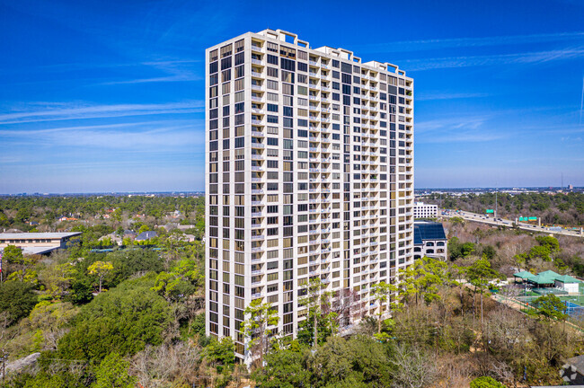 121 Post Oak Ln - The Houstonian Estates Condominiums