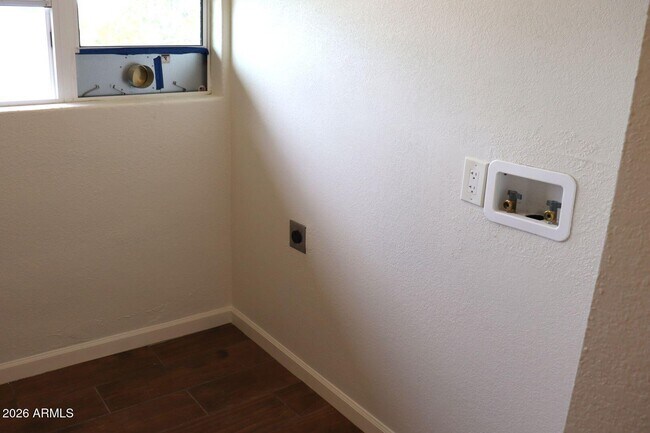 Building Photo - 401 S Skyline Cir