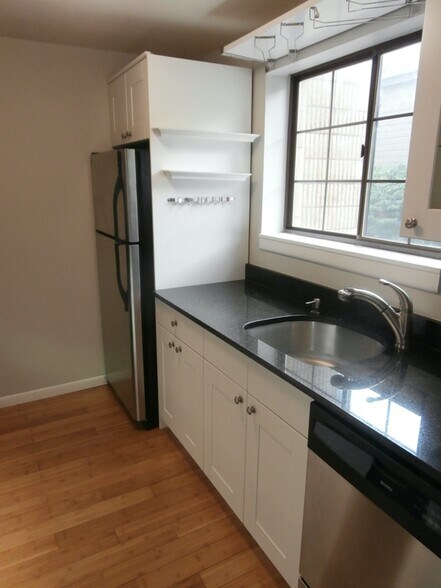 Building Photo - 42 N Main St