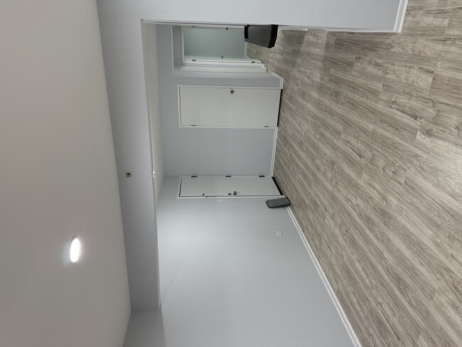 Building Photo - 502 E Spruce Dr