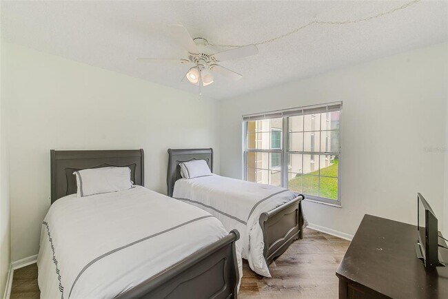 Building Photo - 10215 Regal Dr