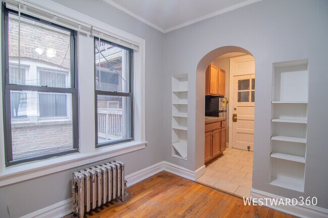 Building Photo - 1618 W Farwell Ave