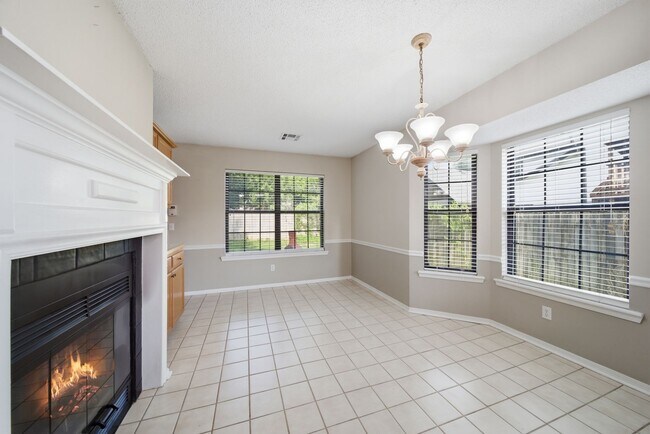Building Photo - Large 3 bedroom, 2 bath home in Broken Arrow School District.