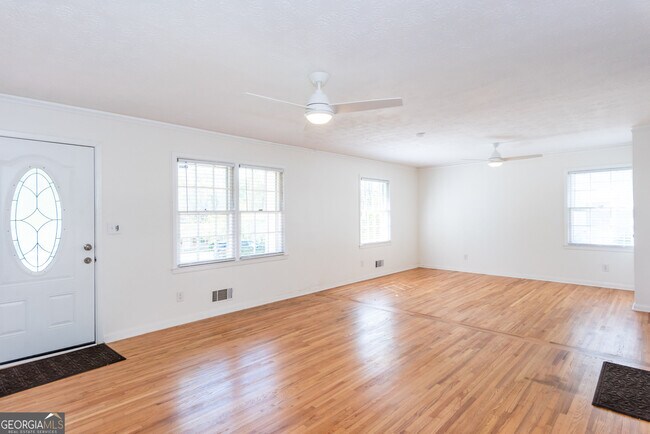 Building Photo - 6551 Bussell Way