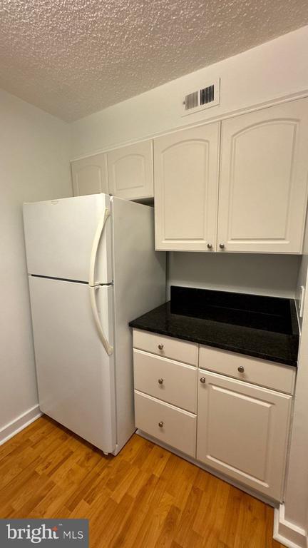 Building Photo - 5909 Tamar Dr