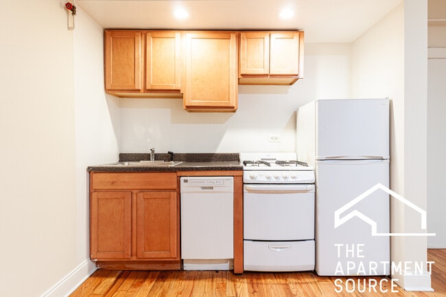 Building Photo - 540 W Wellington Ave