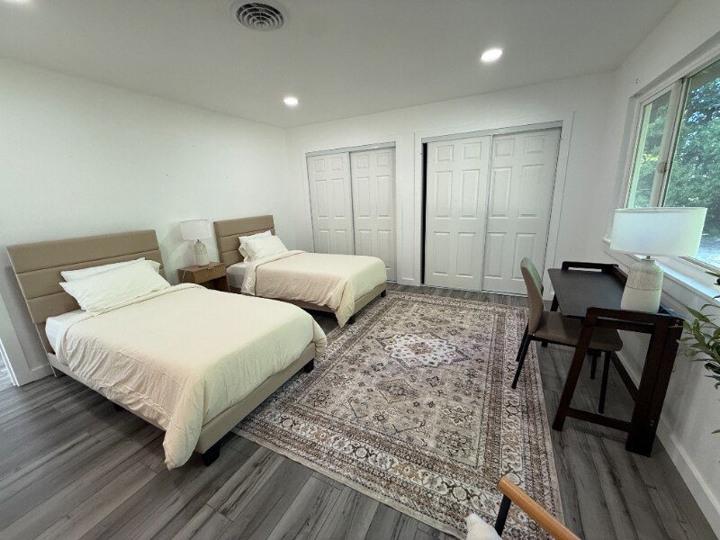 Building Photo - 4552 Alta Mesa Dr