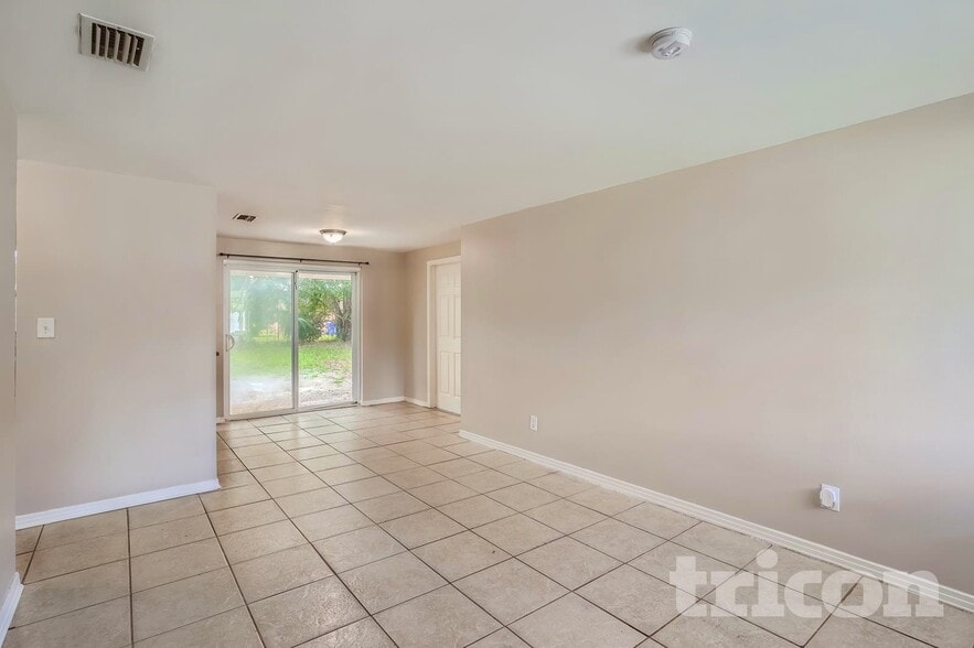 Building Photo - 5024 S 85th St