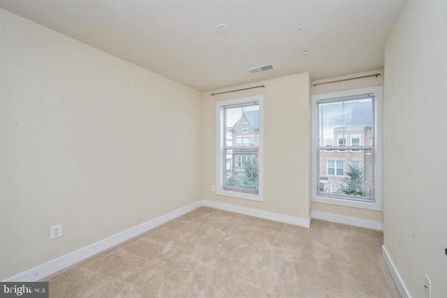 Building Photo - 219 Strummer Ln