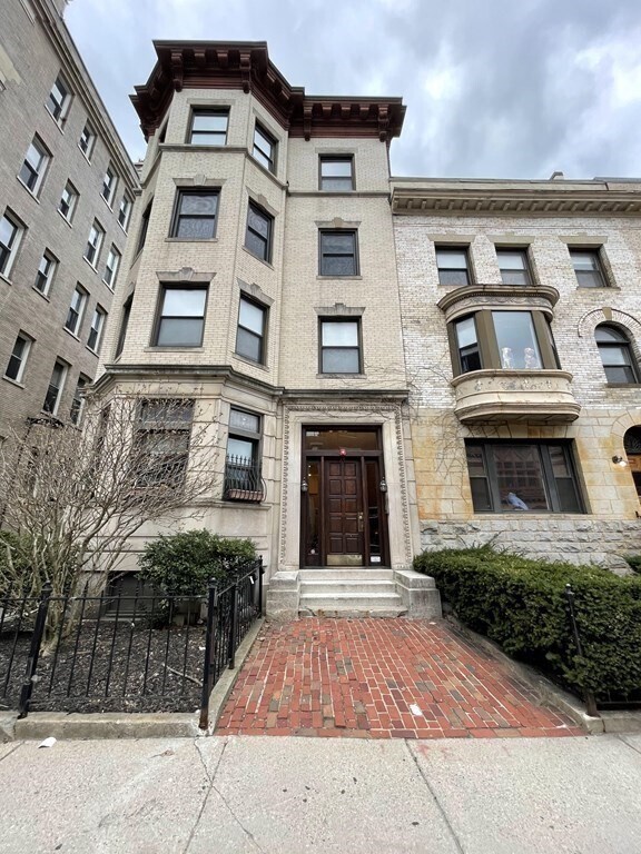 Building Photo - 65 Hemenway St