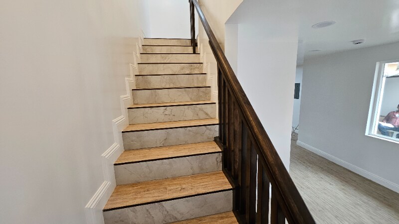 Building Photo - 711 N Sloan Ave