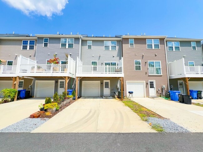 Building Photo - 72 Caswell Dr