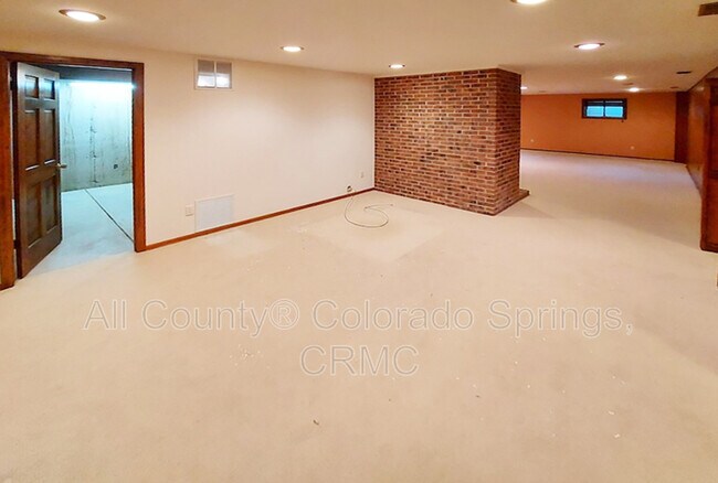 Building Photo - 134 Miramar Dr