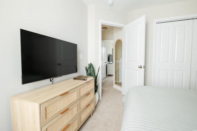 Building Photo - 3553 Ladybank Loop
