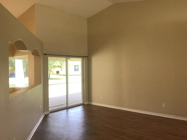 Building Photo - 5731 NW Zenith Dr