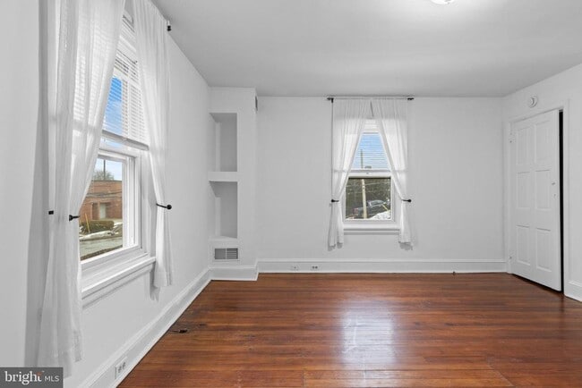 Building Photo - 134 Plant Ave