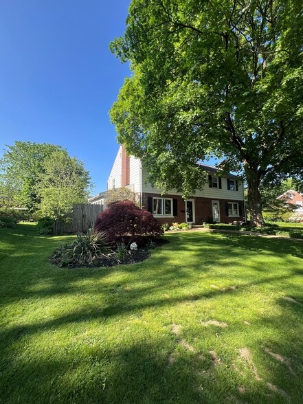 Building Photo - 947 Janet Ave