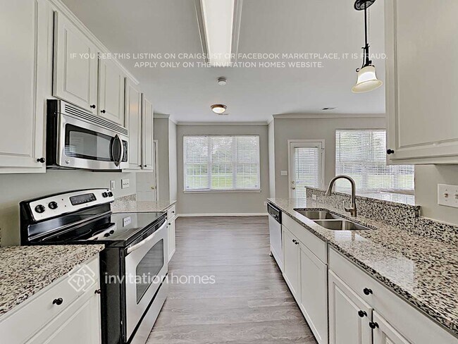 Building Photo - 8006 Glamorgan Ln