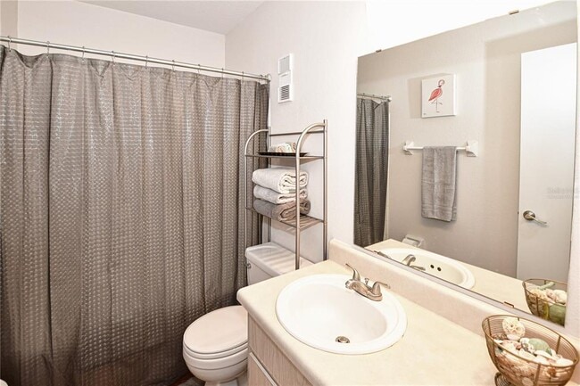 Building Photo - 204 Pompano Dr SE