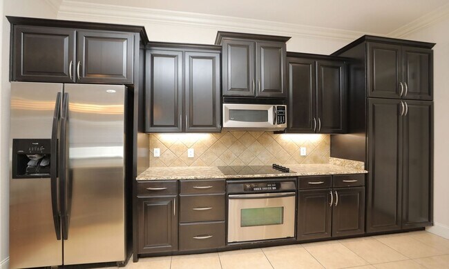 Building Photo - Top-Floor 1-Bedroom Condo in the Heart of Upper Kirby!