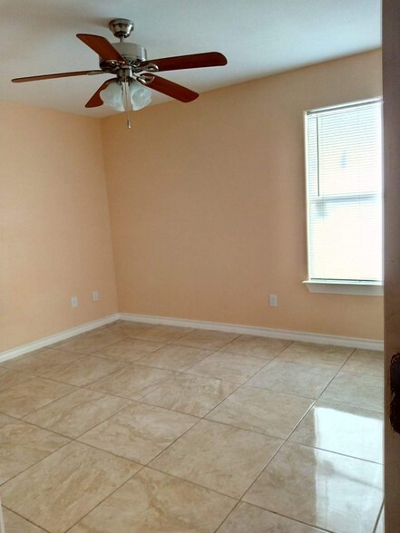 Building Photo - 1302 Quitaca Dr