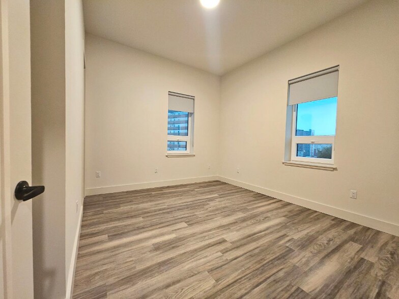 Building Photo - 55 Washington St