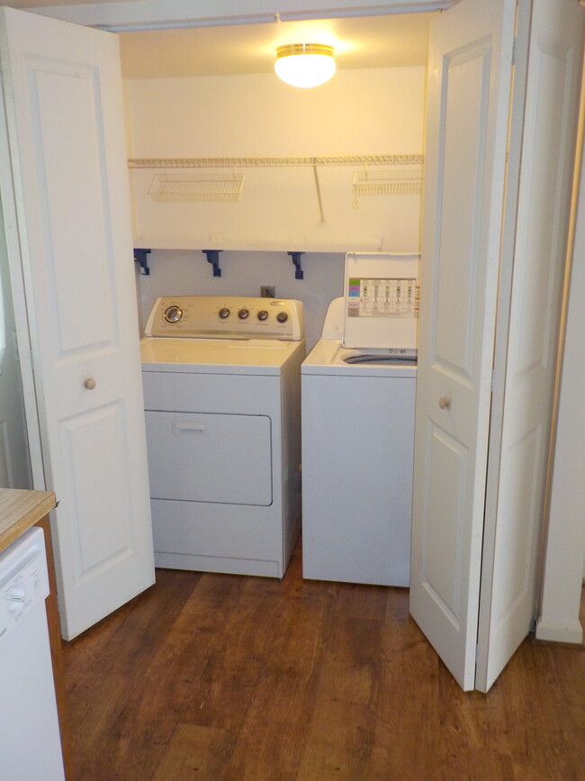 Full sized washer/dryer - 1705 Peyton Randolph Ct