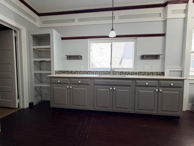 Building Photo - 919 Clay Ave