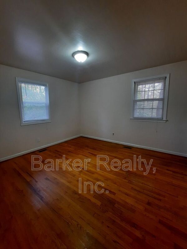 Building Photo - 2302 Lora Ln