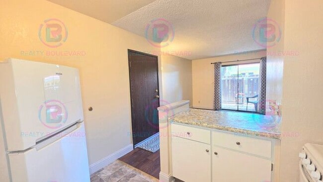 Building Photo - Ground-Floor Studio with Private Patio & Pool Access Near Virginia Lake