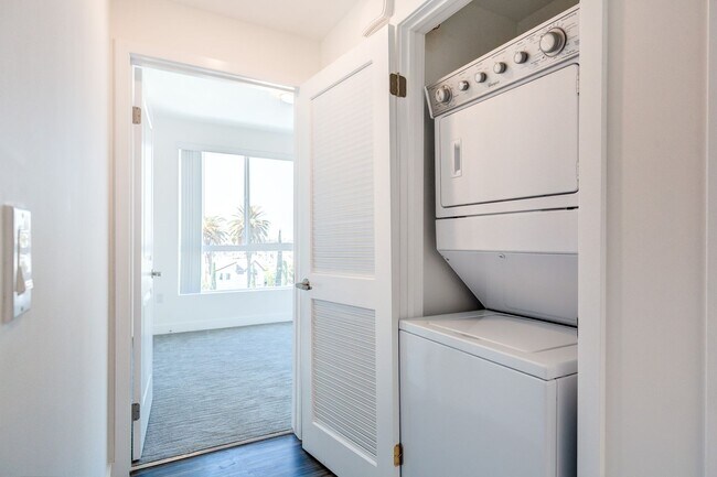 Building Photo - Unit Type: F1 | 2 Bedroom | 2 Bathroom