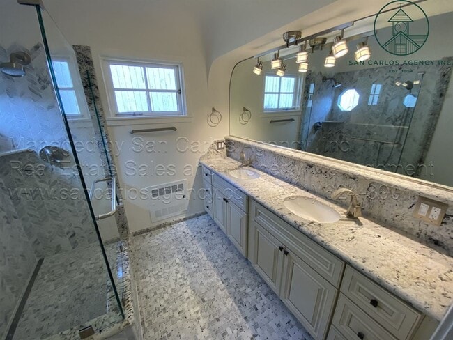 Building Photo - Completely Remodeled One Bedroom Carmel Hi...