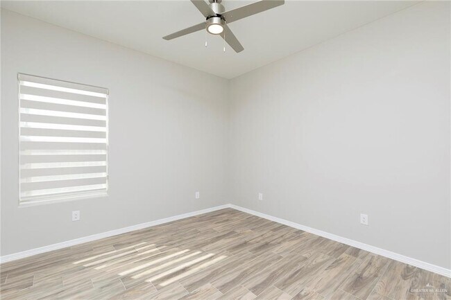 Building Photo - 10 La Vista Ave W