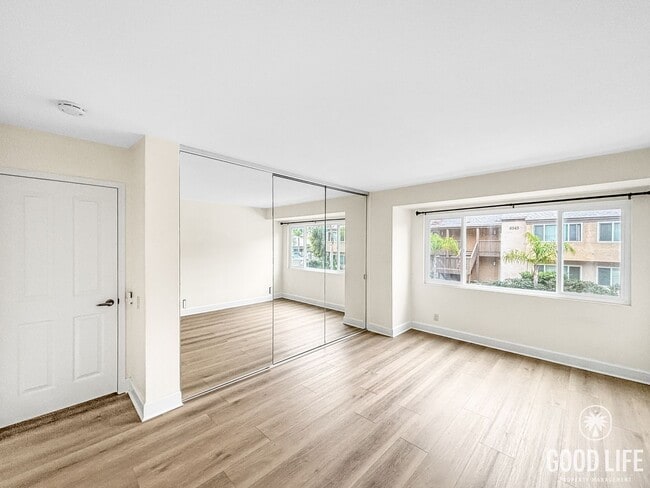 Building Photo - Beautiful 2BD/2BA Condo in La Jolla W/ Pri...
