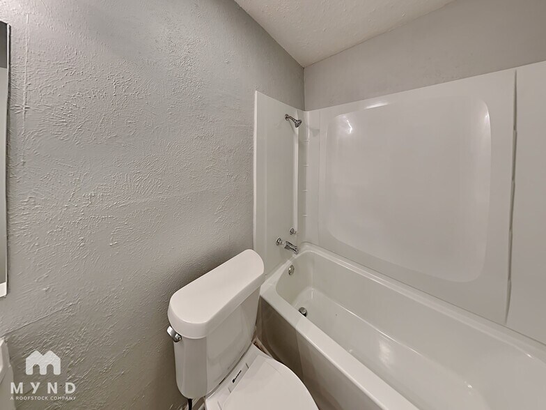 Building Photo - 1203 Thannisch Ct