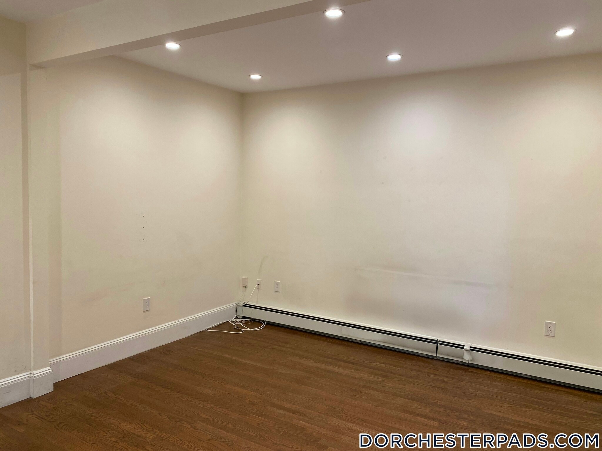 Building Photo - 106 Buttonwood St