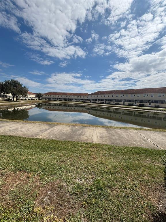 Building Photo - 1141 S Beach Cir