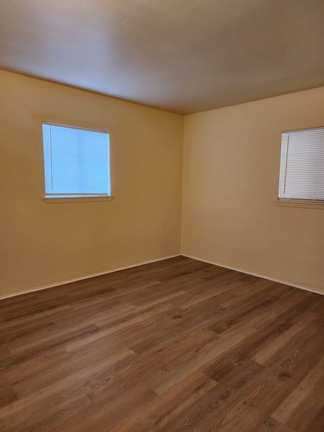 Building Photo - 205 El Paso Dr