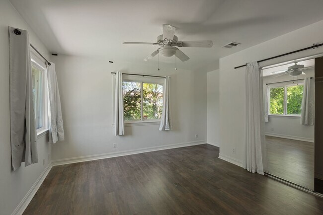 Building Photo - Elegant 5-Bedroom Estate with Pool in Prime Woodland Hills
