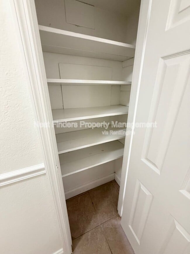 Building Photo - 311 Ashley St W