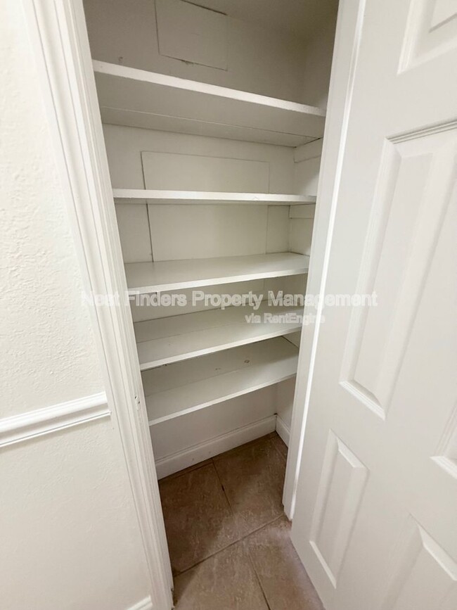 Building Photo - 311 E Ashley St