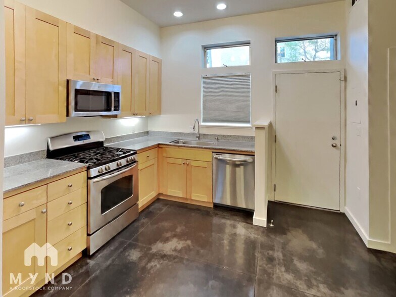 Building Photo - 1222 32nd St