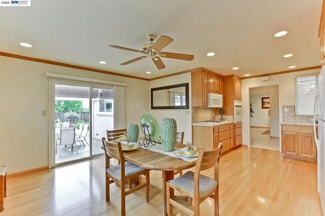 Building Photo - 4165 Sabio Ct