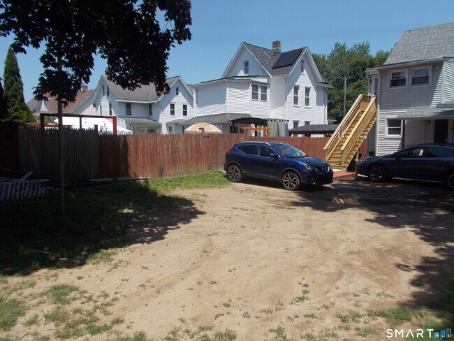 Building Photo - 161 Howard Ave