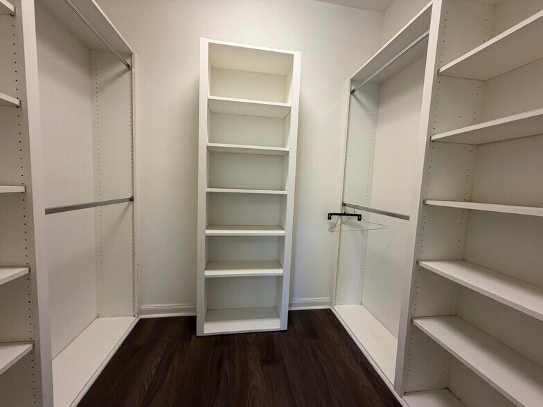 Building Photo - 3200 W Community Dr