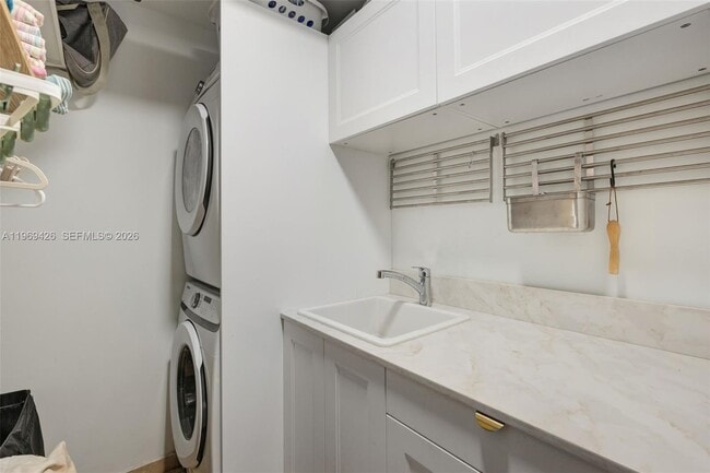 Building Photo - 1915 Brickell Ave