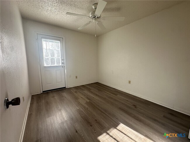 Building Photo - 811 N 5th St